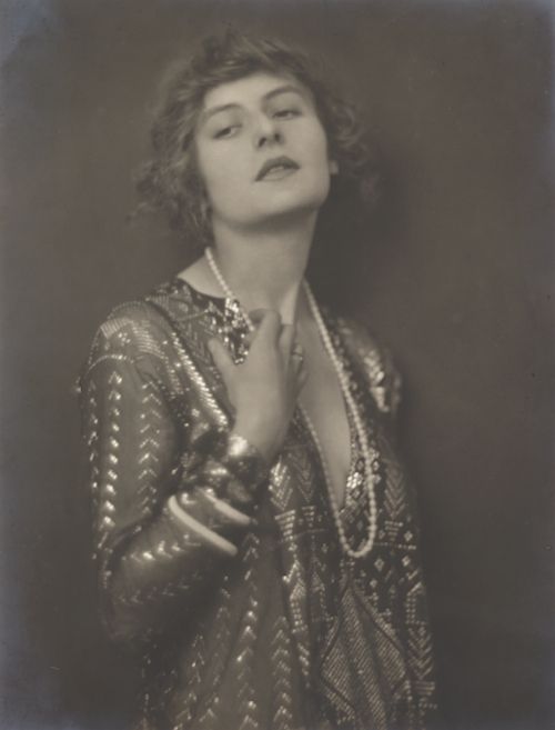 Black and white pho of Lady Carnarvon wearing Egyptian Assuit and pearls 1915