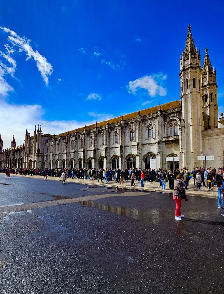 Queues at Jerónimos Monastery