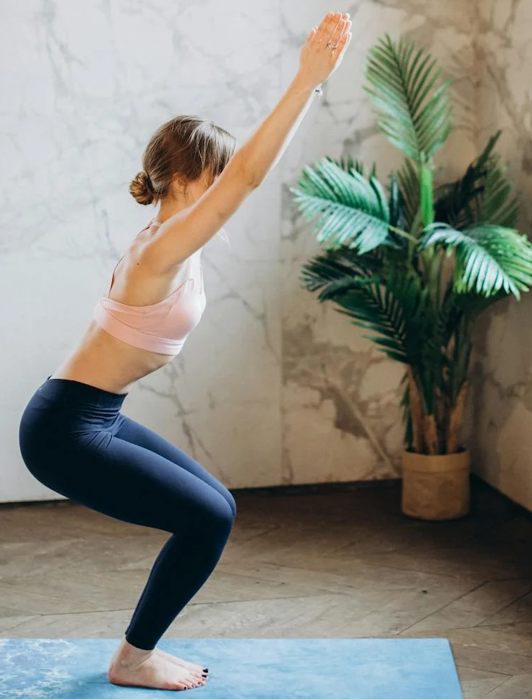 femme qui fait du yoga