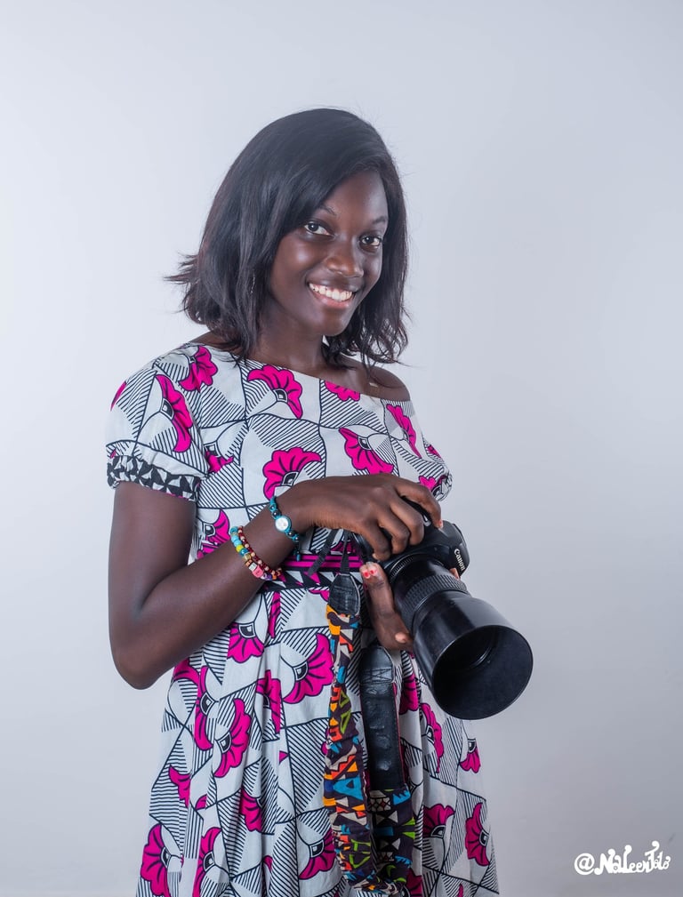 Portrait professionnel de Naleen Foto, photographe à Thiès capturant des instants uniques