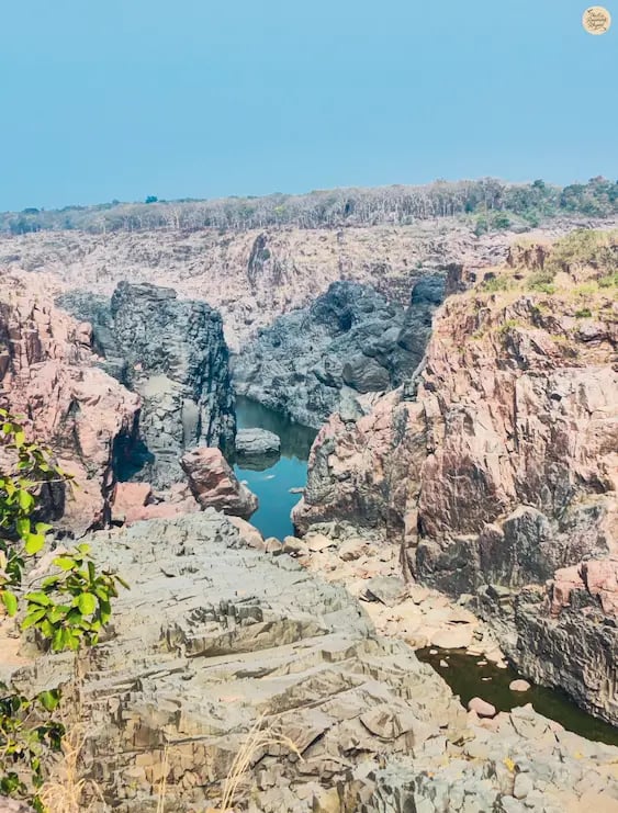 Ken River canyon at Raneh Falls with vibrant pink, red, and grey granite walls, Panna Tiger Reserve