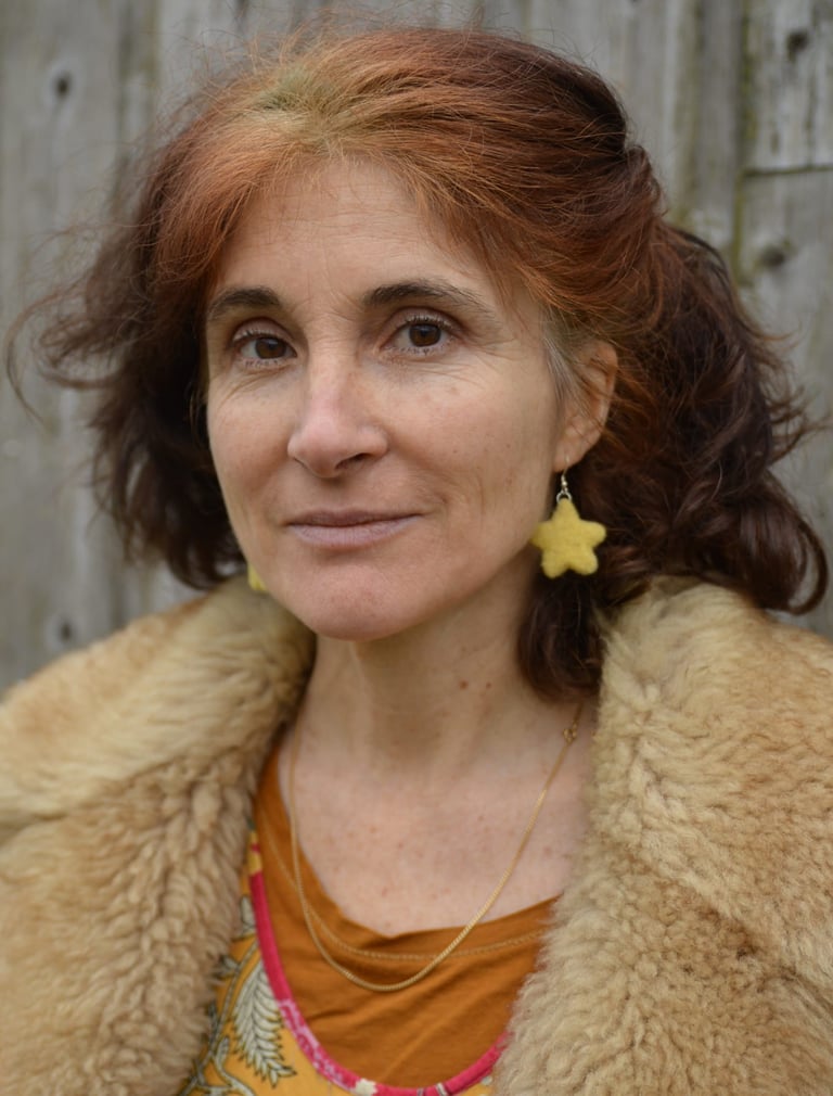 Aude Bureau est une thérapeute certifée en CNV, mais aussi professeure de yoga.