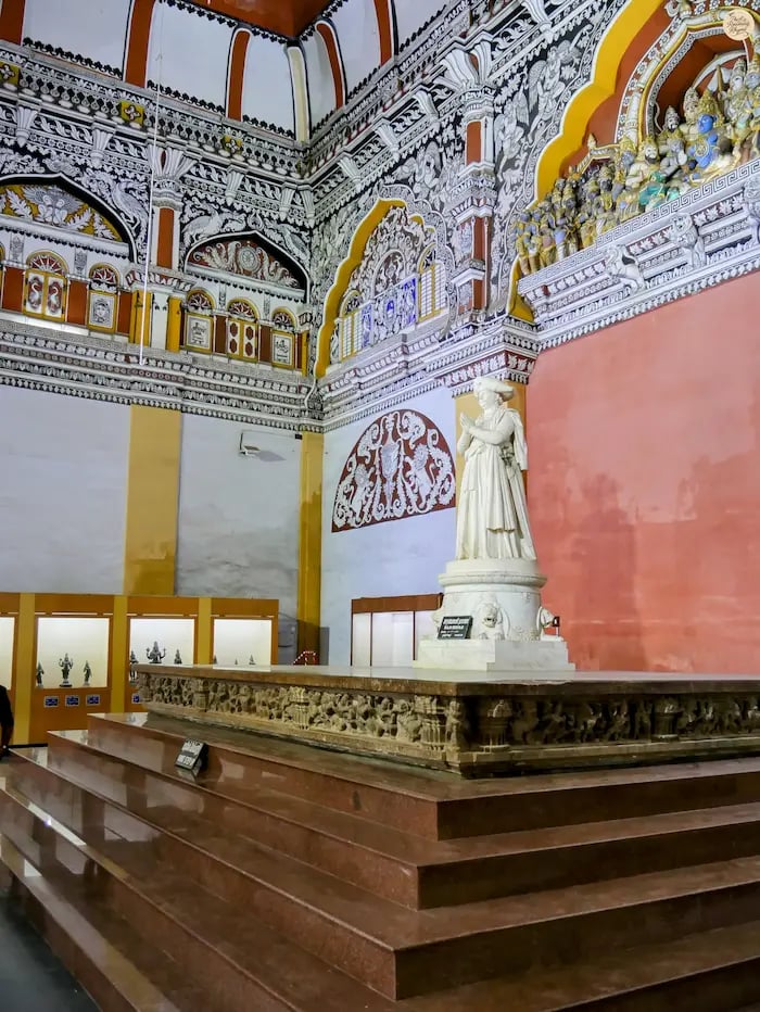 Statue of Raja Serfoji II inside the art gallery of Thanjavur Palace