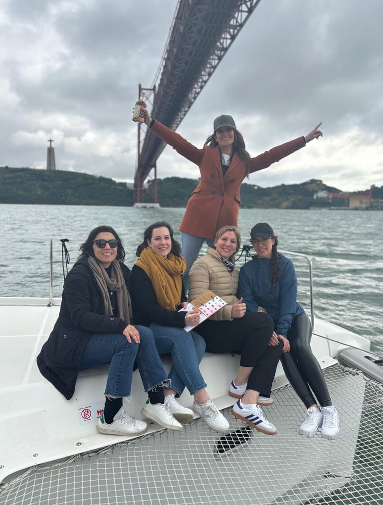 EVJF à bord de notre Lagoon 46 avec vue sur le Cristo Rei et le pont du 25 avril