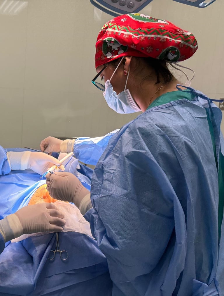 Dra. Lilyan-Marissel - Cirugía-Plástica-y-Estética-sala-operaciones-rejuvenecimiento-facial