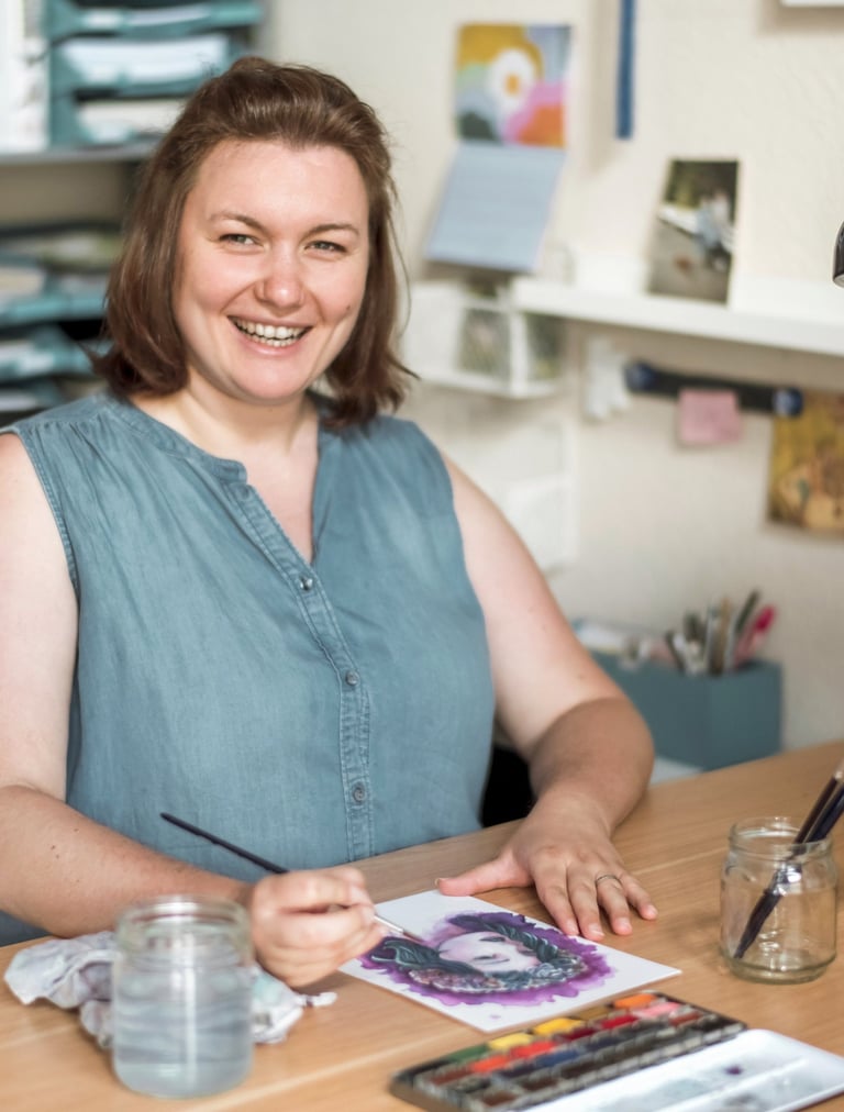 Sabrina Bochmann beim Zeichnen
