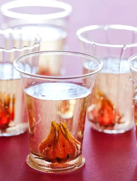 Hibiscus ve Zencefil Şampanya Kokteyli