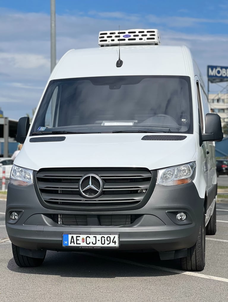 hűtő kisteherautó