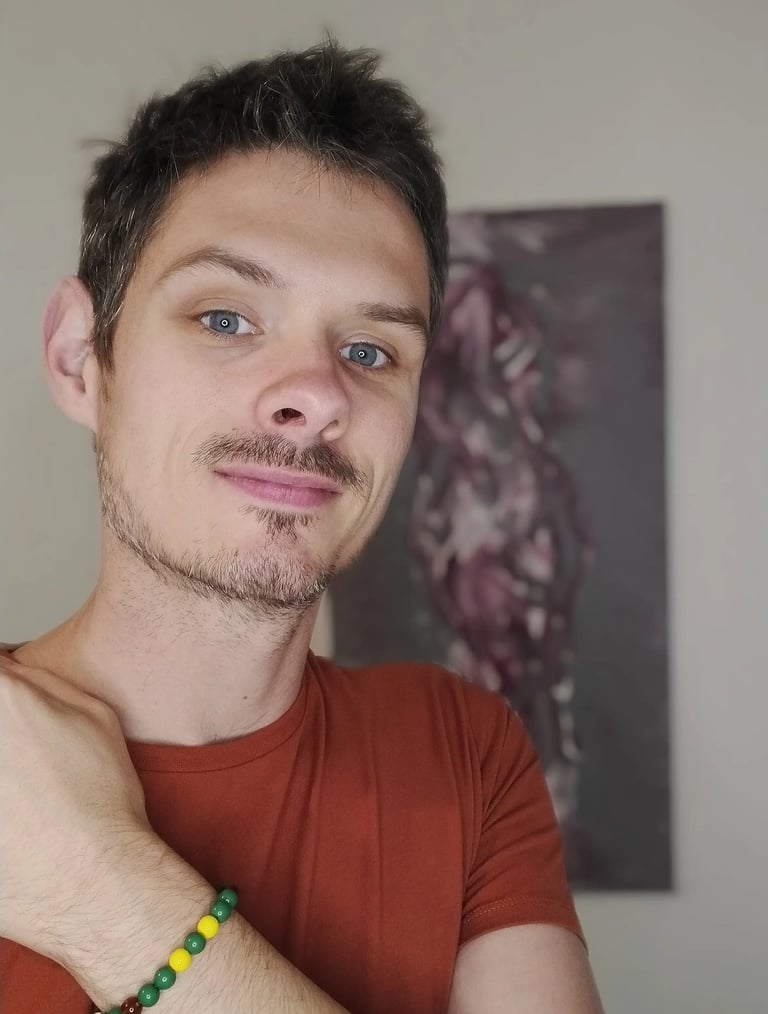 L'artisan avec un bracelet Link vert au poignet