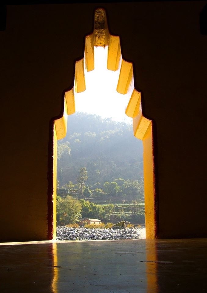 Ingresso della grotta sotto il monte Kailash