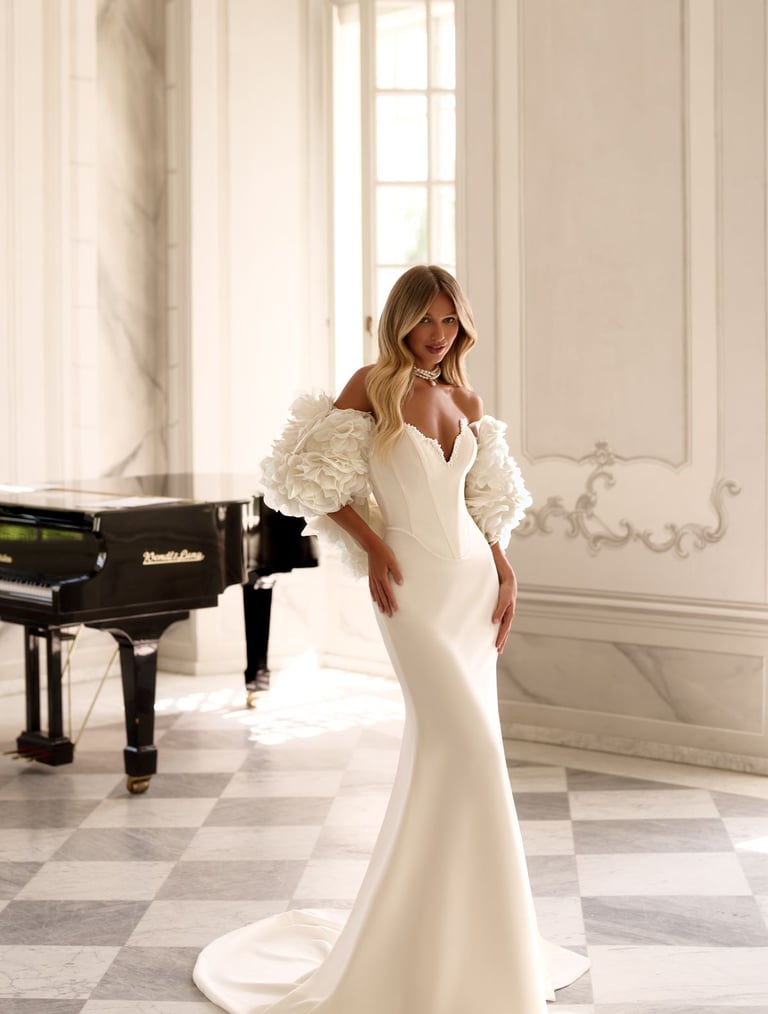 Anna Sposa - Rochie de mireasa ce evidentiaza o silueta cambrata si maneci voluminoase deosebite