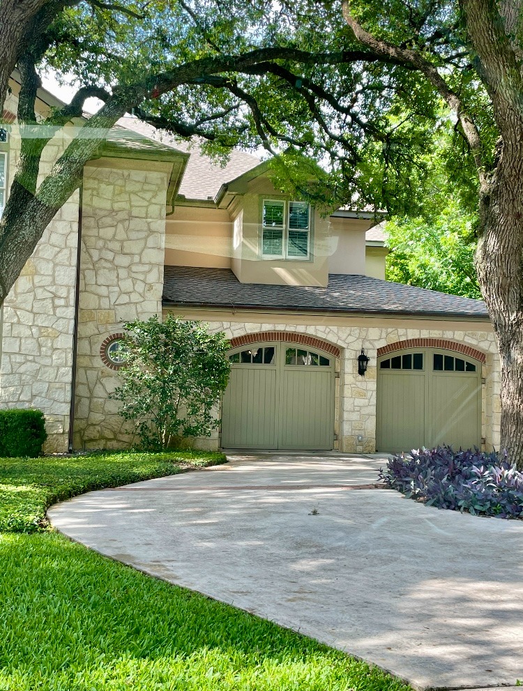 Residential window cleaning in San Antonio TX by Elegant Restorations