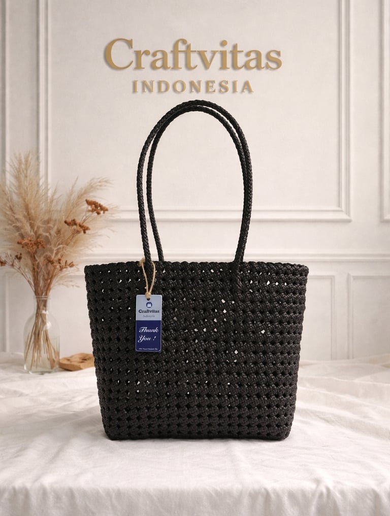 Tas anyaman plastik model sekar warna hitam handmade Craftvitas Indonesia