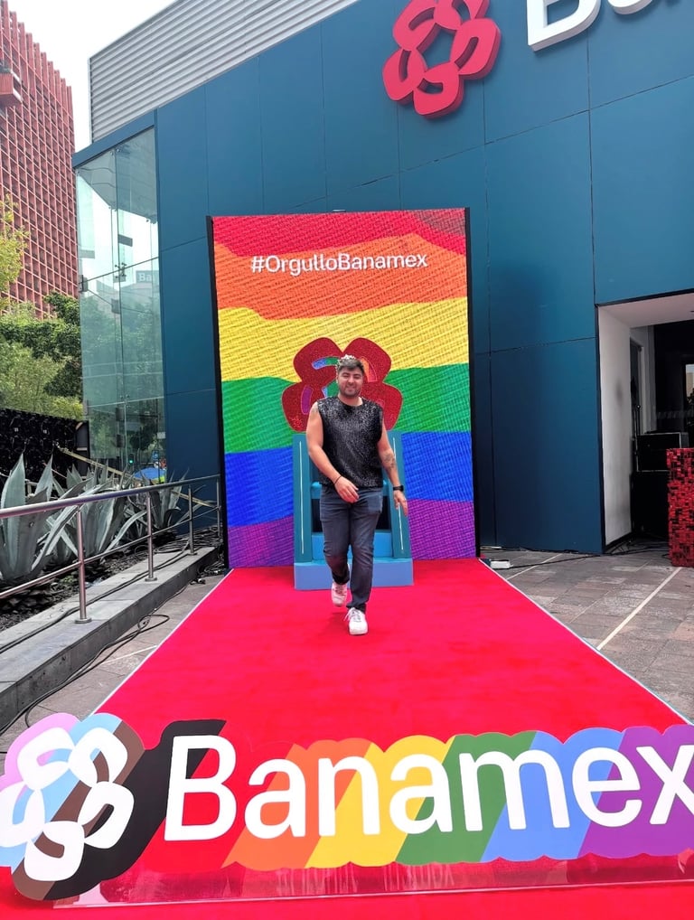 Memo Pearls DJ set at a major LGBTQ+ Pride event sponsored by Banamex.