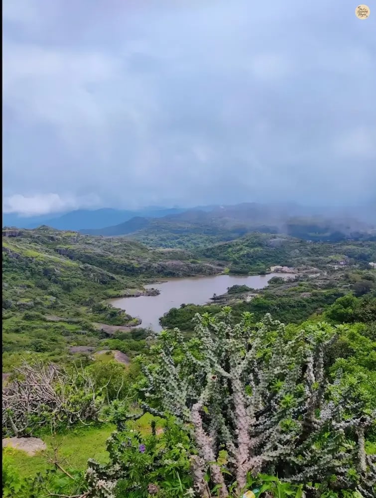 Panoramic view of Mount Abu from Guru Shikhar showing the Aravalli hills.