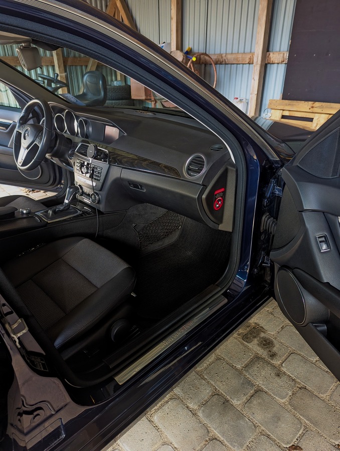 Fahrzeugaufbereitung Mercedes-Benz Innenraum in Flensburg & Umgebung – Detail Taxi Referenzen