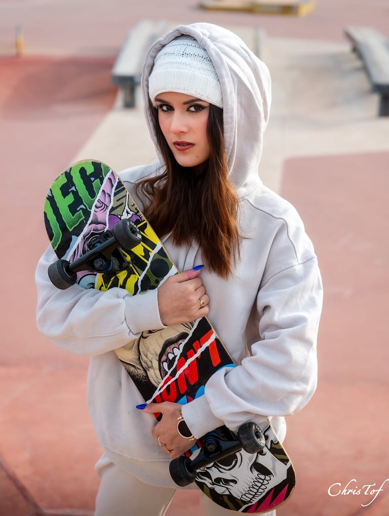 Shooting photo de miss roussillon dans un skate parc , lumiere naturelle 66 perpignan