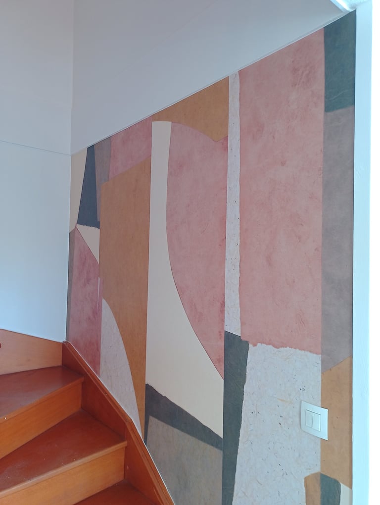 Revêtement mural avec des formes multicolores, réalisé par Entreprise Couleurs Bassin