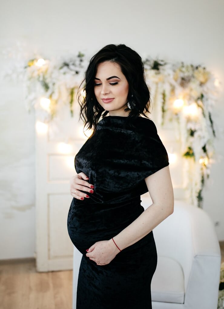 pregnant woman wearing black color correction 