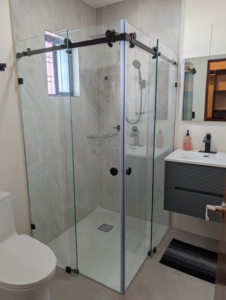 Cancel de baño tipo escuadra en cristal templado brillante