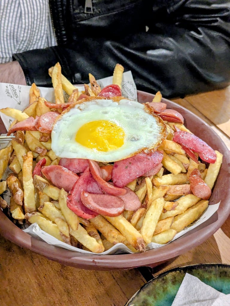 Salchipapa at Bardock in Urubamba