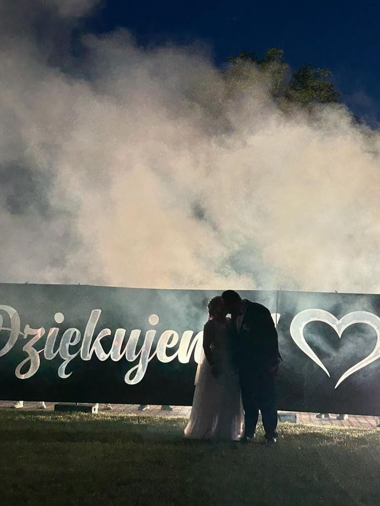 fajerwerki z napisem dziekujemy na wesele