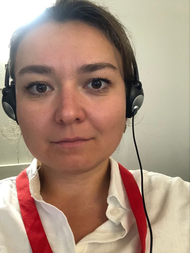 Russian simultaneous interpreter, conference interpreter in a Russian booth