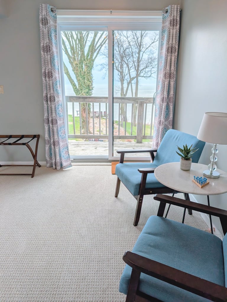 South Cliff Inn's The Study lake view room - seating and balcony