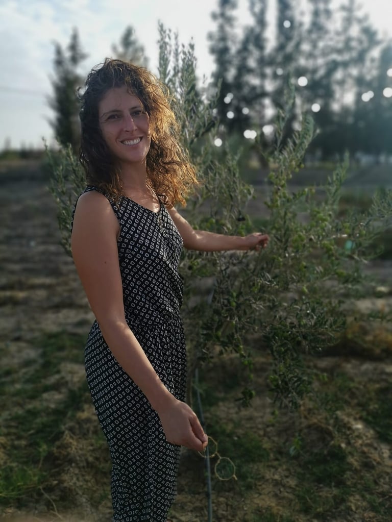 Photo d'Amel, Spécialiste du social, formée en sociologie et sciences politiques.