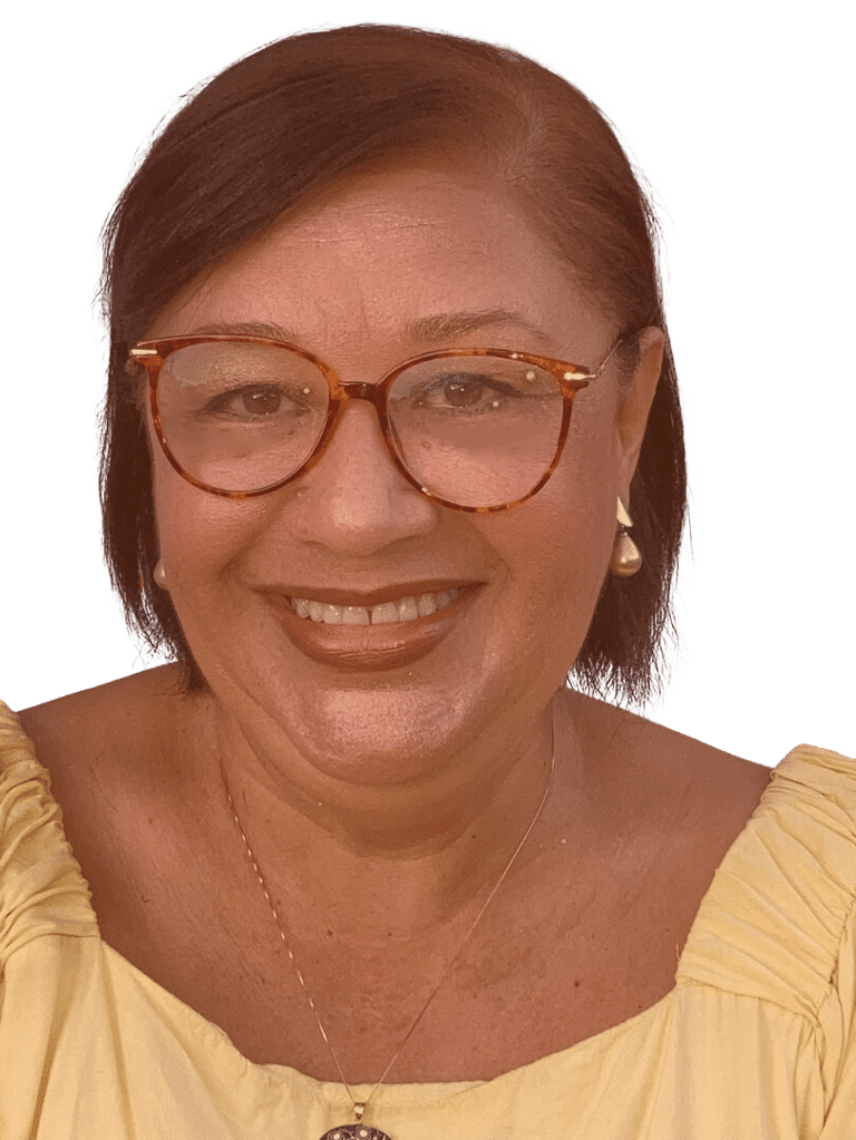 Maria Regina Felicio, psicóloga e guia da mentoria Rumo à Maturidade, sorrindo.