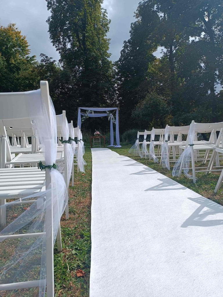 fehér bevonulószőnyeg