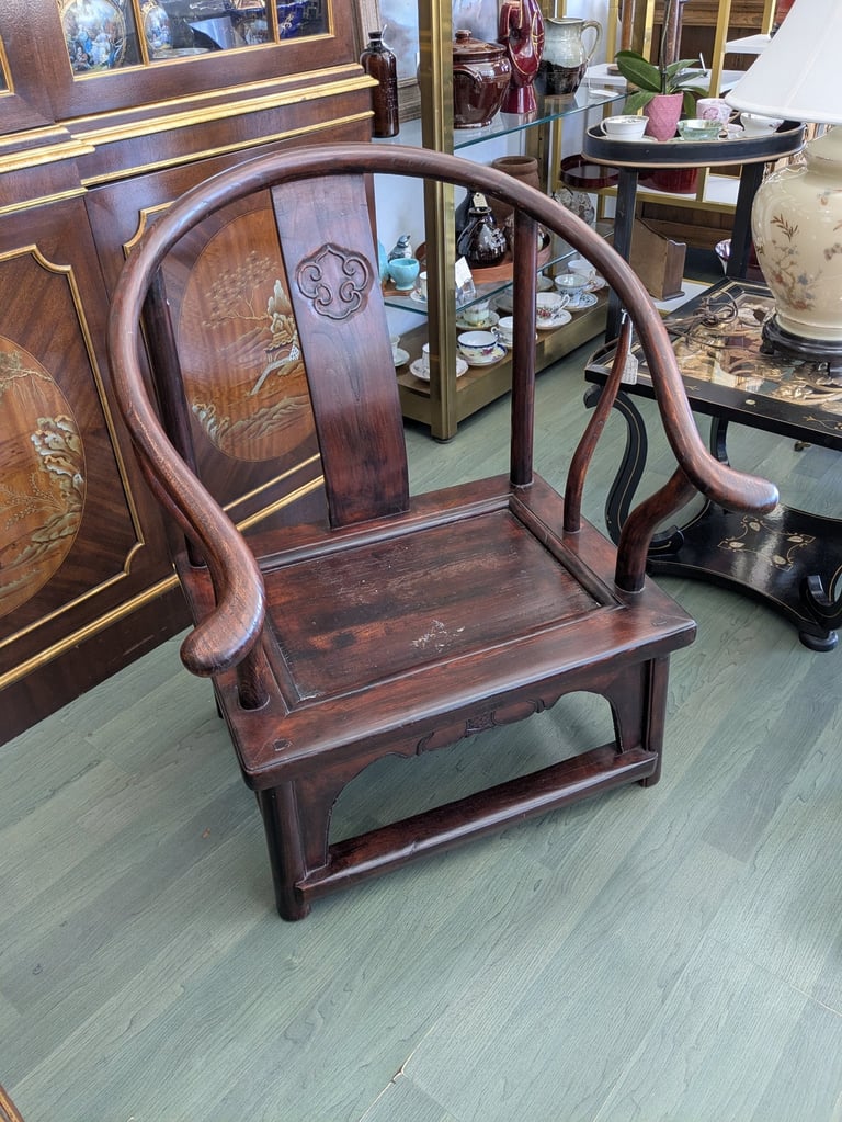 Chinese horseshoe back chair