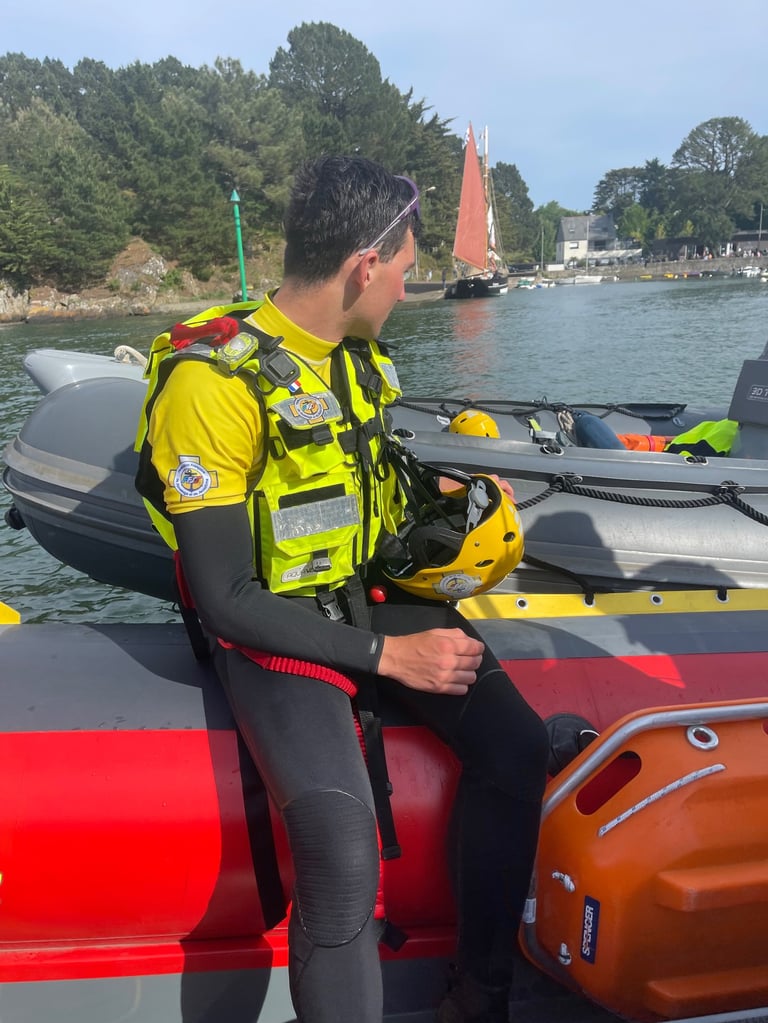image Titouan entant que sauveteur en mer