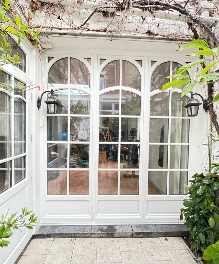 Porte fenêtre en bois blanc