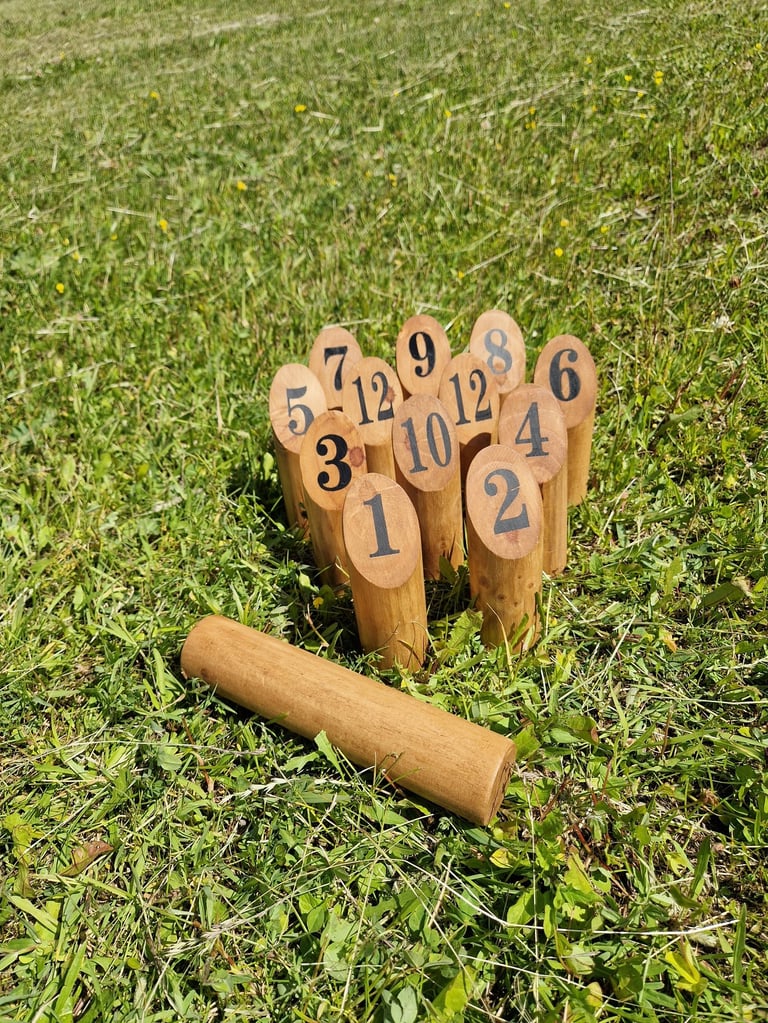 Molkky žaidimas – žaidimų nuoma Klaipėdoje.