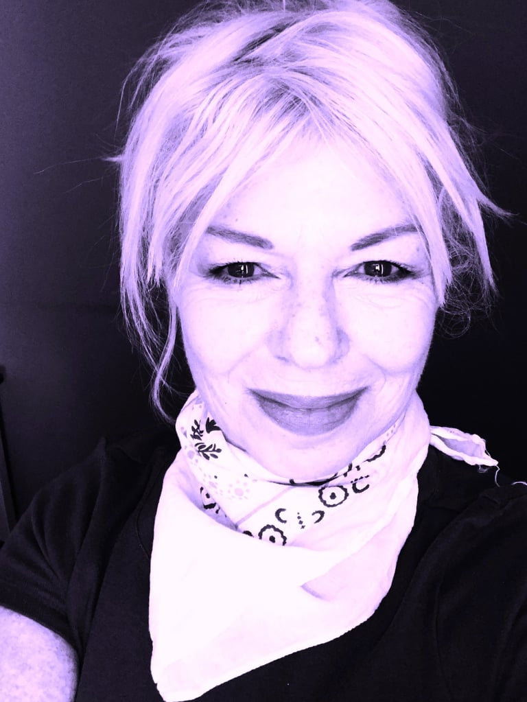 tarot reader Los Angeles & online worlswide Maya Britan Artist Painter Psychic Creator