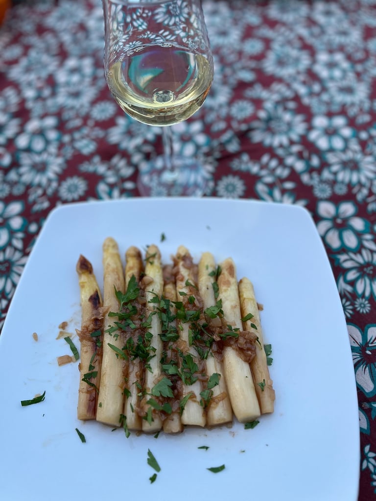 Asperges alsaciennes à la vigneronne chez Marmite &Papillote