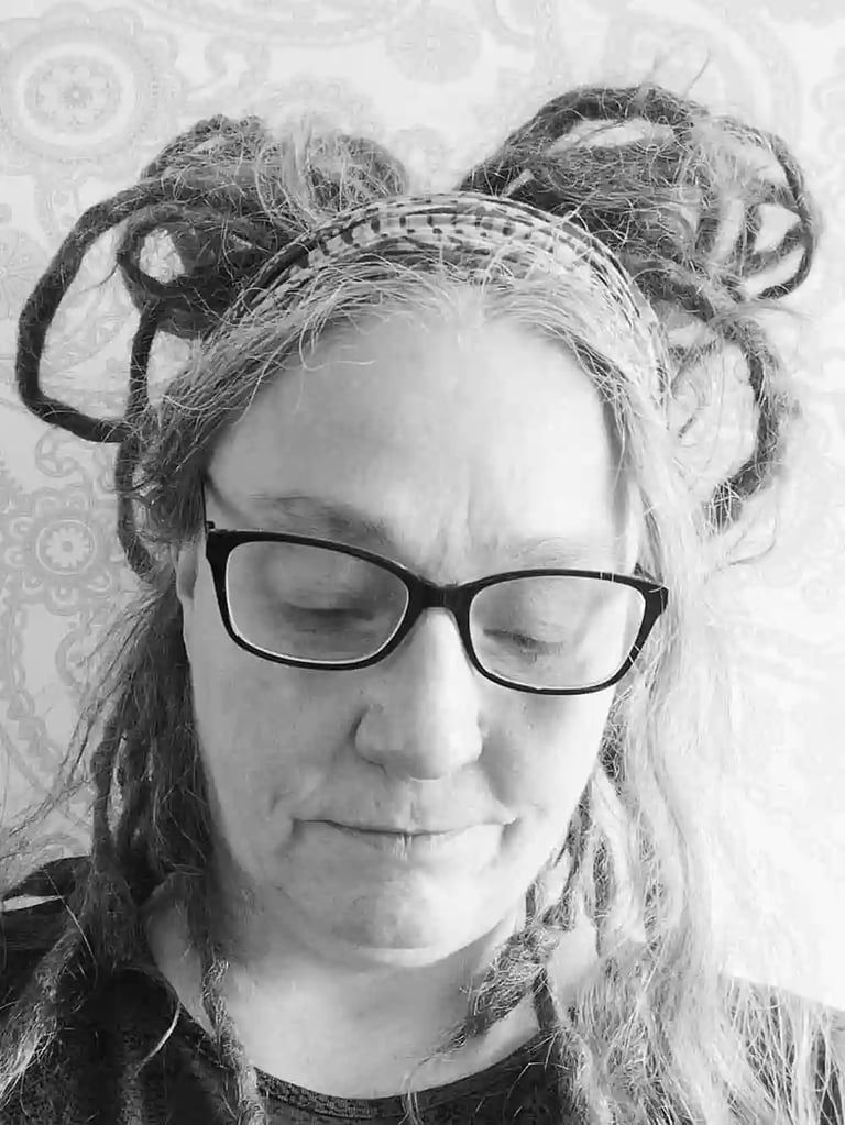 Sara Thursfield AKA Fibreandstitch