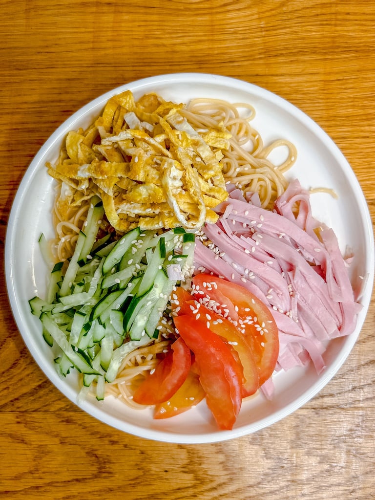 Hiyashi chuka | © Cookingwiththehamster