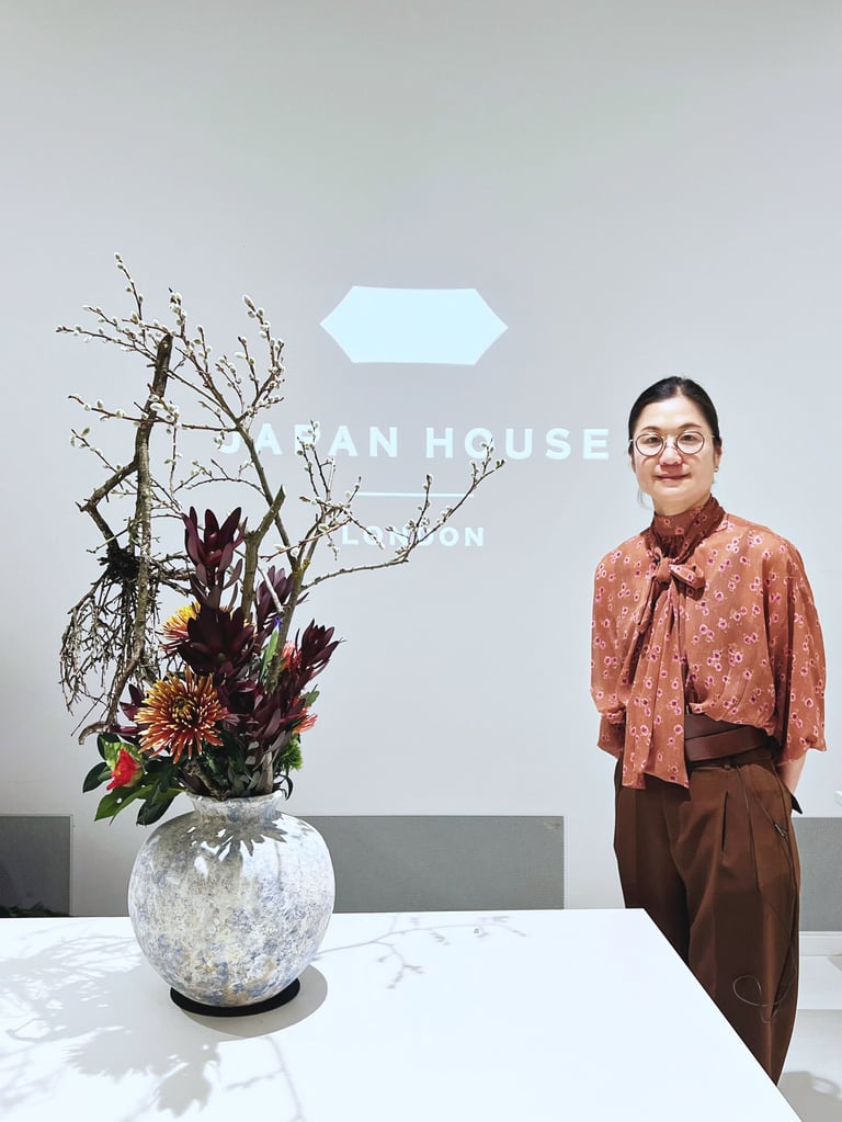 Hyakkō in bloom: flower arranging with exhibition ceramics