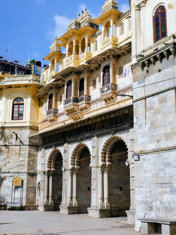 View of Gangaur Ghat with steps leading into Lake Pichola, Udaipur Rajasthan.