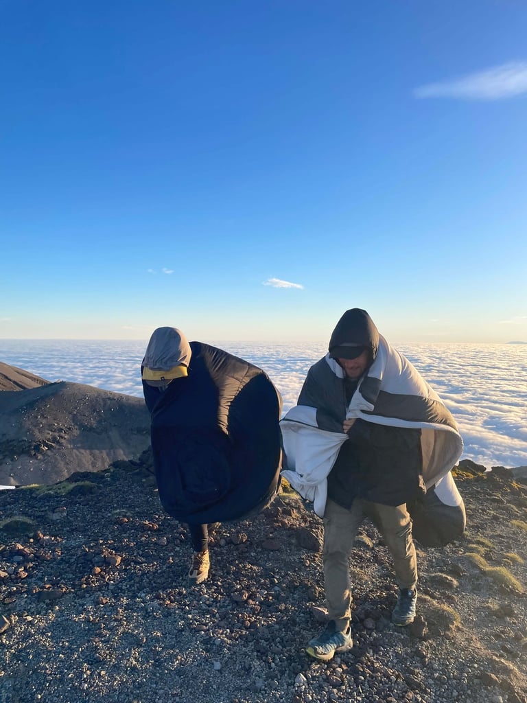 Mis amigos viendo amanecer desde Fanthams Peak