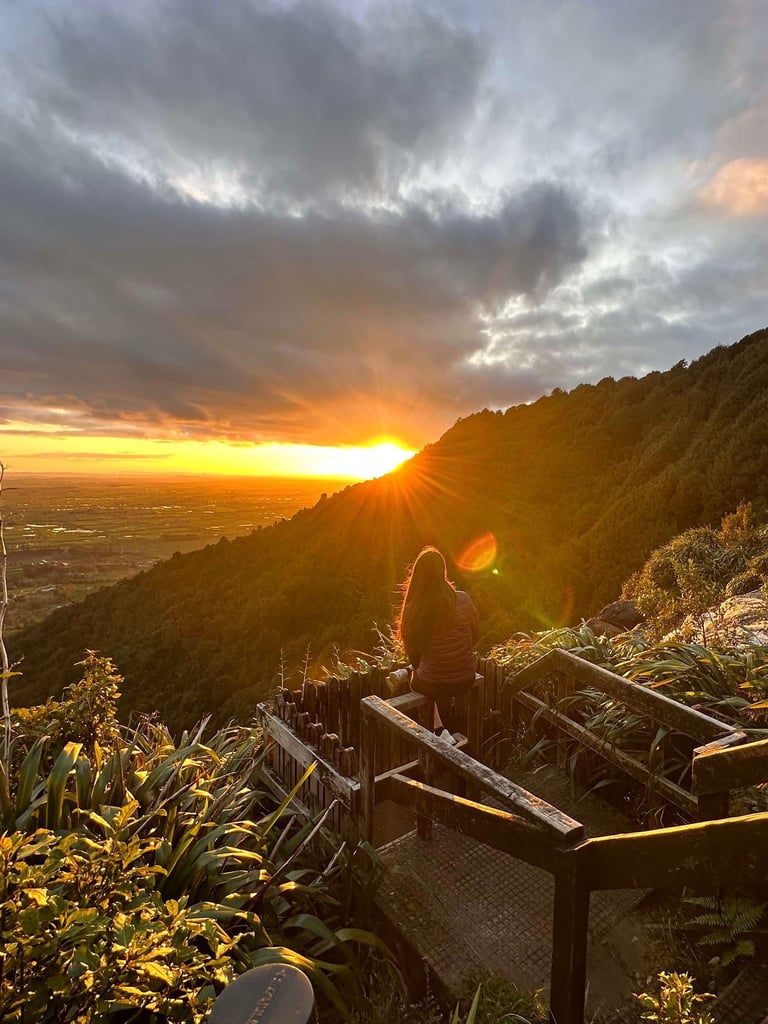 En lo alto de wairere falls, nueva zelanda
