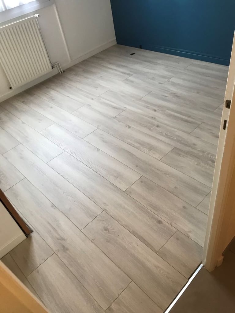 Peintures et Pose de parquet stratifié aux Essarts