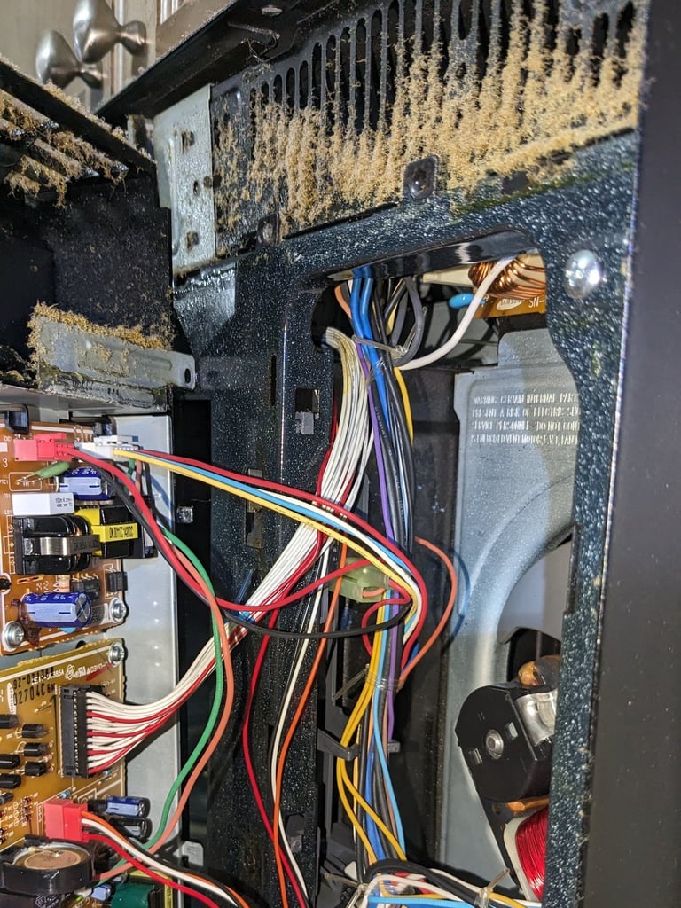 Internal components of an OTR microwave