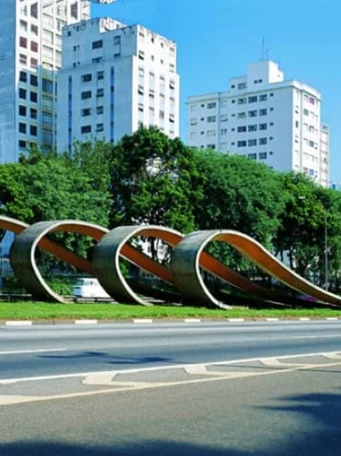 ESCULTURA, DE TOMIE OHTAKE