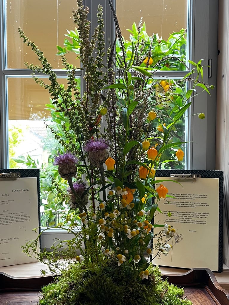 décoration florale pour un déjeuner 