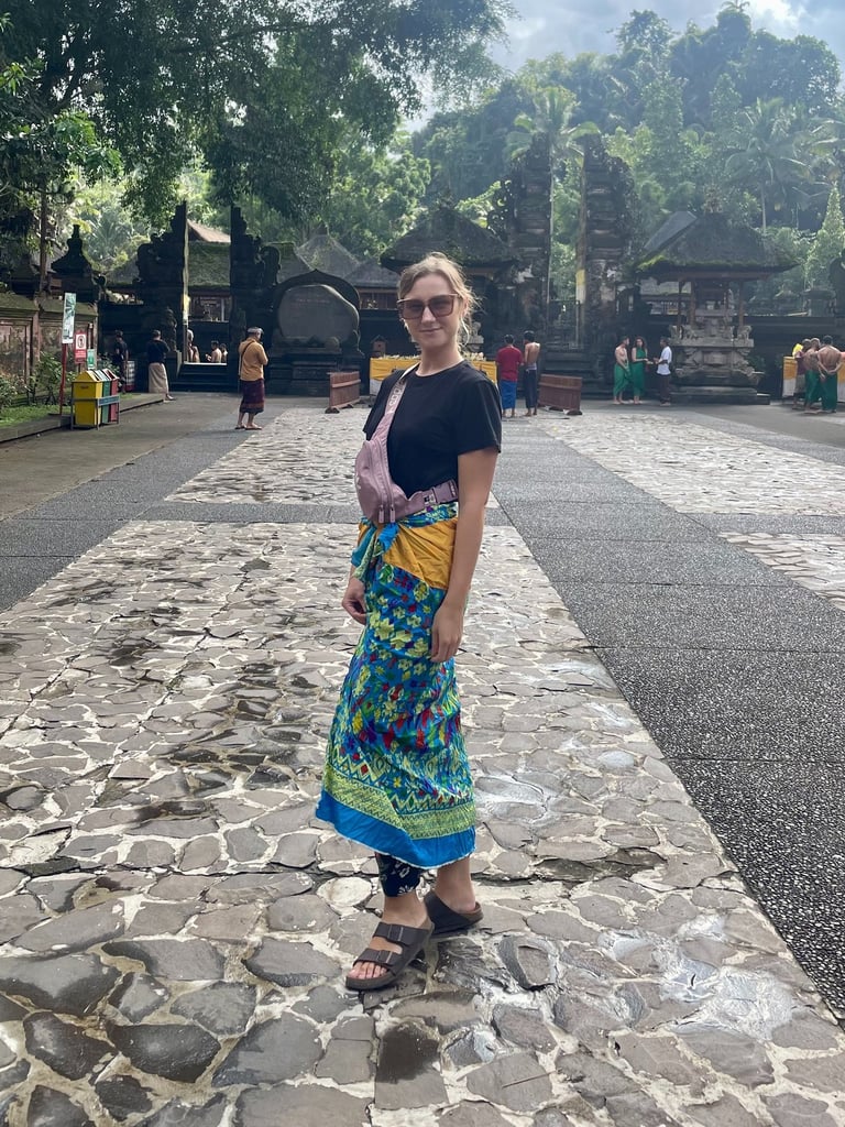 kobieta w sarongu na Bali