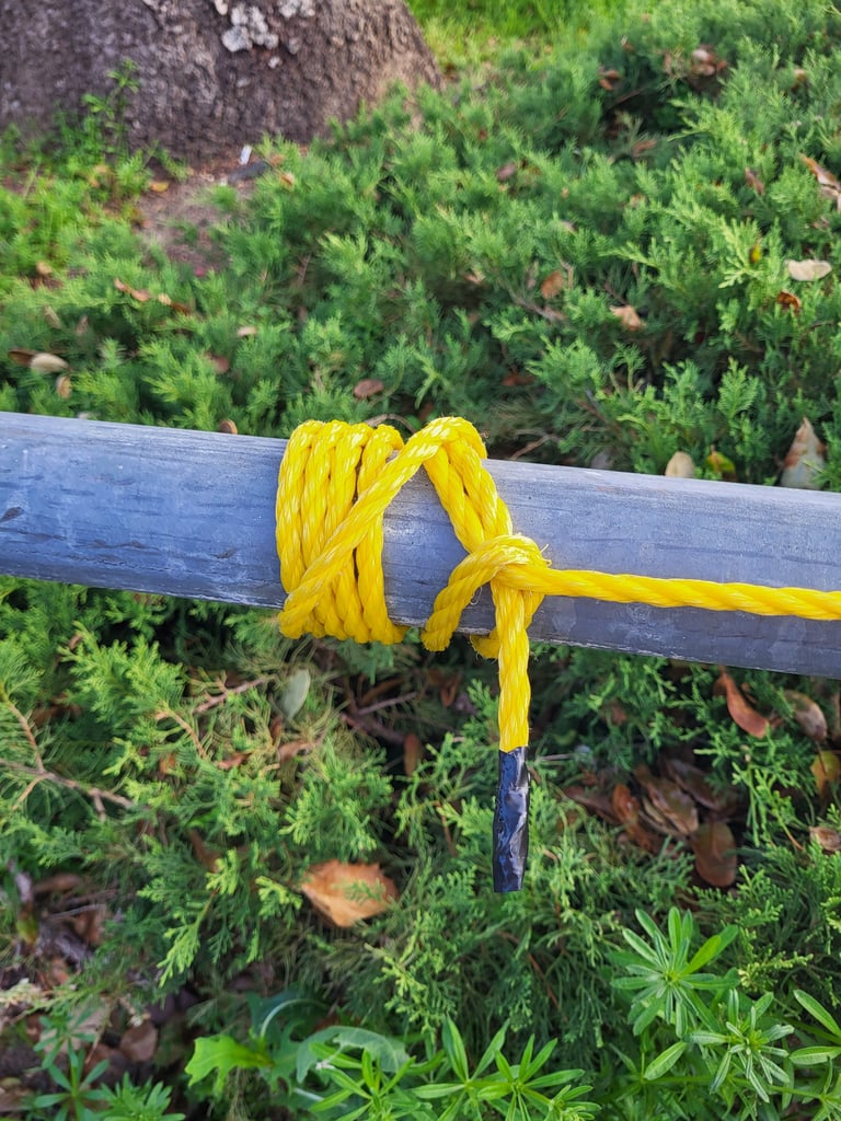 Icicle Hitch in Poly Rope, tied to a conduit.