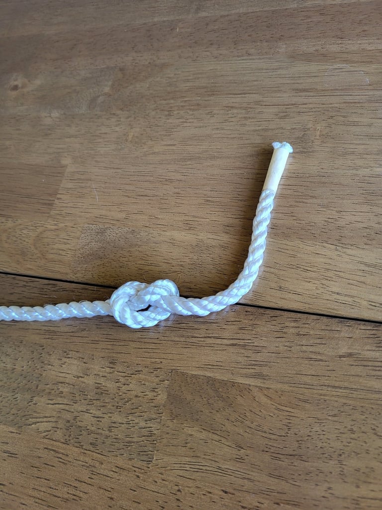 Overhand Knot as a stopper knot